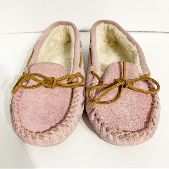 Cabela’s Pink Suede Moccasin Slippers with Faux Shearling Lining Leather Laces - Picture 3 of 10